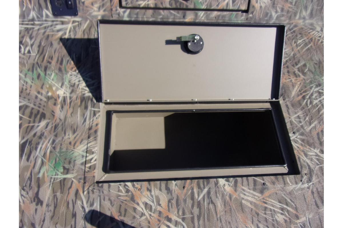 2025 SeaArk Phantom 20 XV Side Console