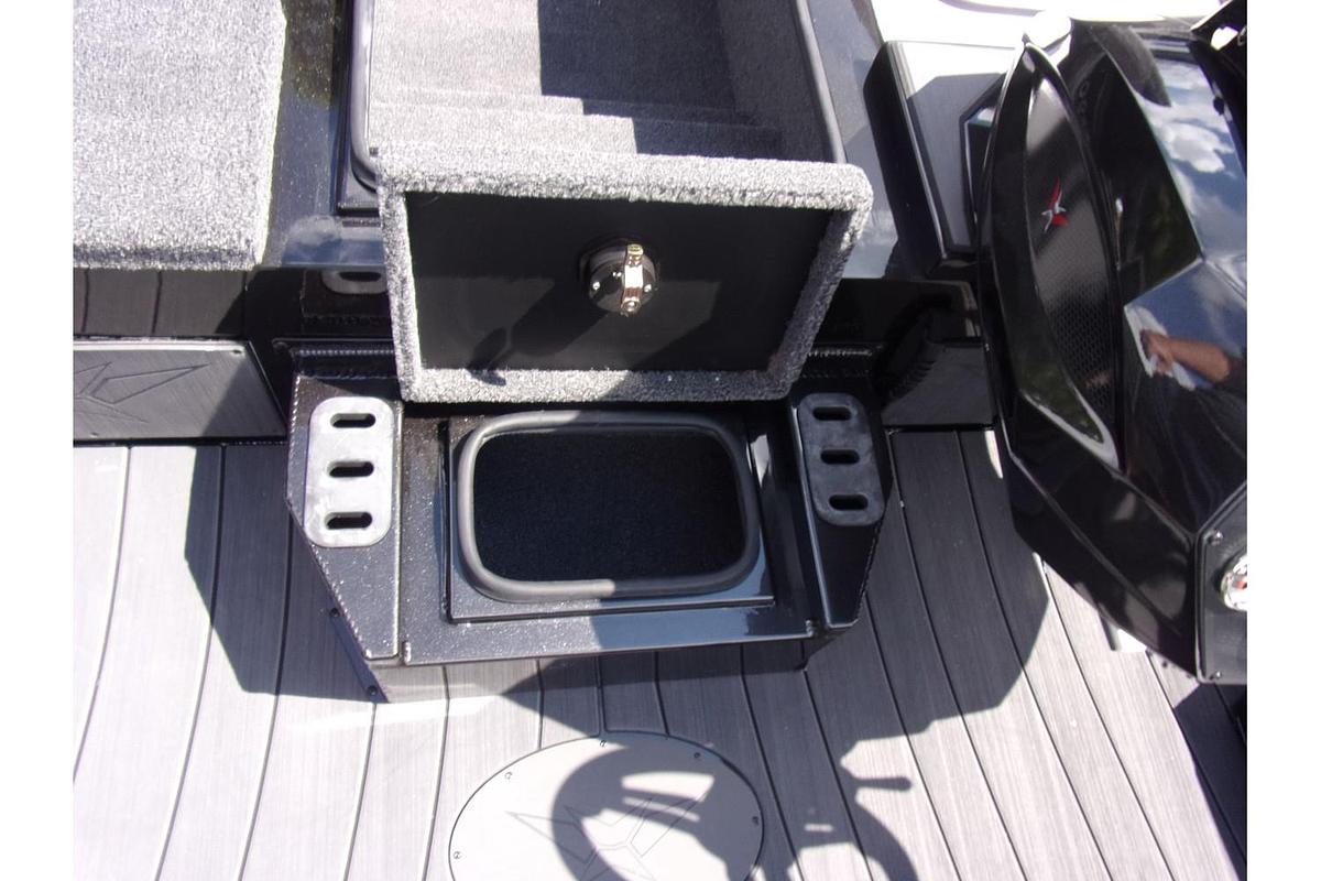 2026 Vexus AVX 2100 Blackout