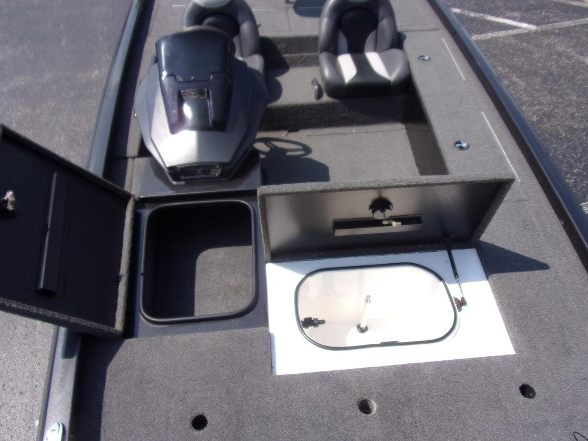 Used 2021 Vexus AVX 189 C with Mercury 115 Pro XS 4-stroke