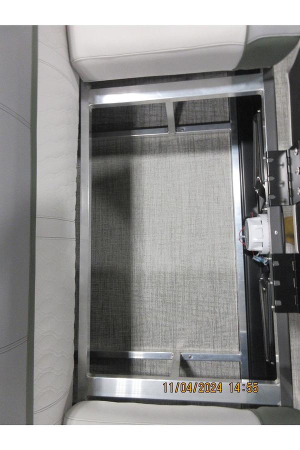 2025 Avalon Catalina 23' Quad Lounger Shift triple log with a Mercury 250 Pro XS