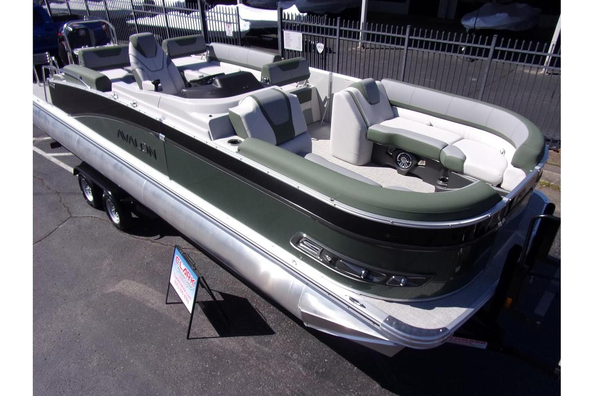 2025 Avalon Catalina 23' Quad Lounger Shift triple log with a Mercury 250 Pro XS