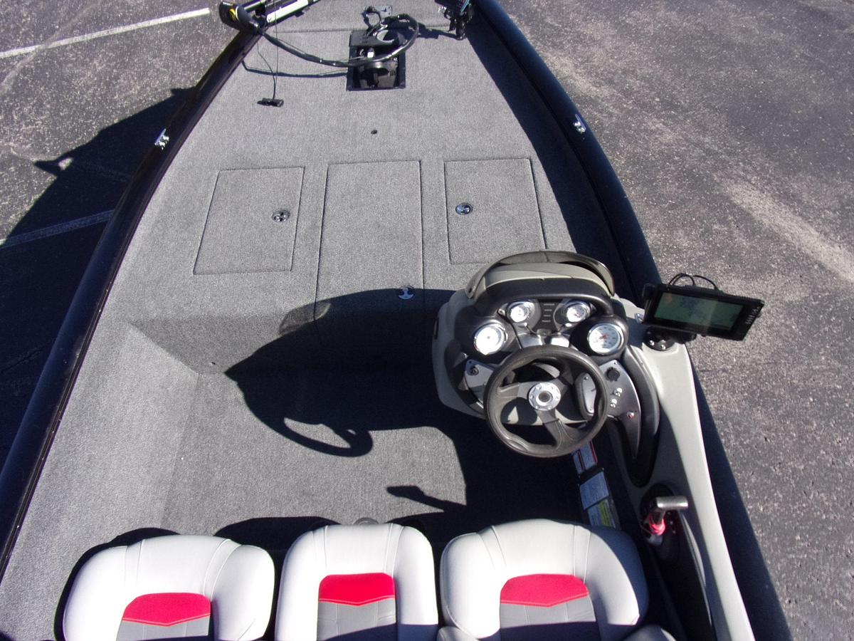 Used 2017 Tracker 175 TXW with Mercury 75 4-stroke, brand new carpet, Garmin 93 SV and Power Pole