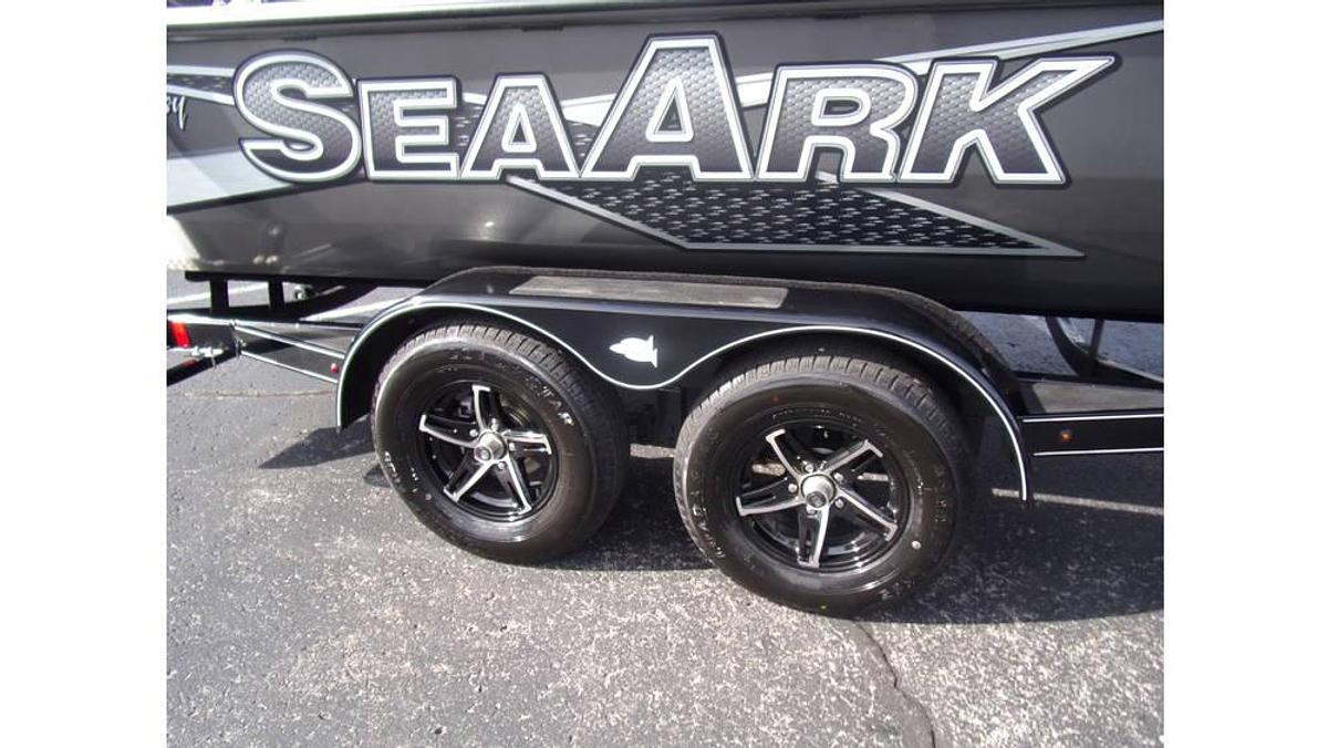 2026 SeaArk Big Easy with Suzuki DF 250 SS