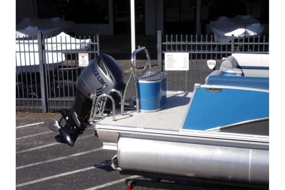 2025 Avalon Catalina 23' Quad Lounger triple log with Suzuki 250