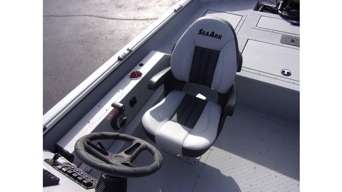 2026 SeaArk Big Easy with a Suzuki DF 250 SS