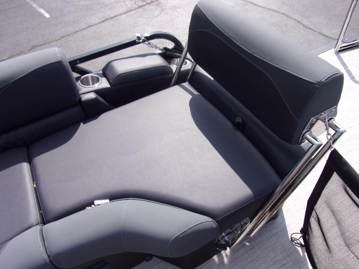 2026 Avalon 23 LSZ Quad Lounger Shift triple log with Suzuki DF 250 SS 4-stroke