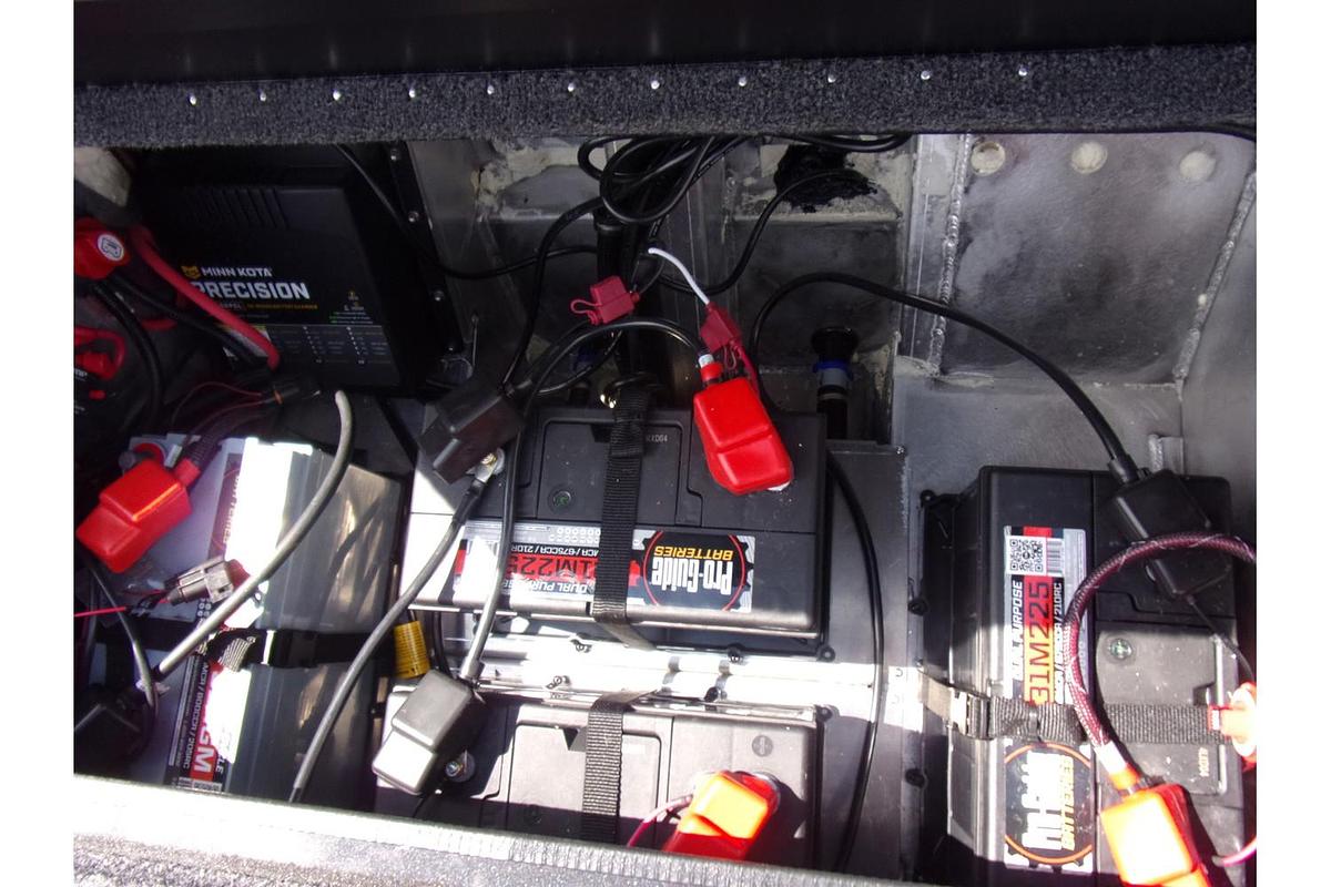 2026 Vexus AVX 2100 Blackout