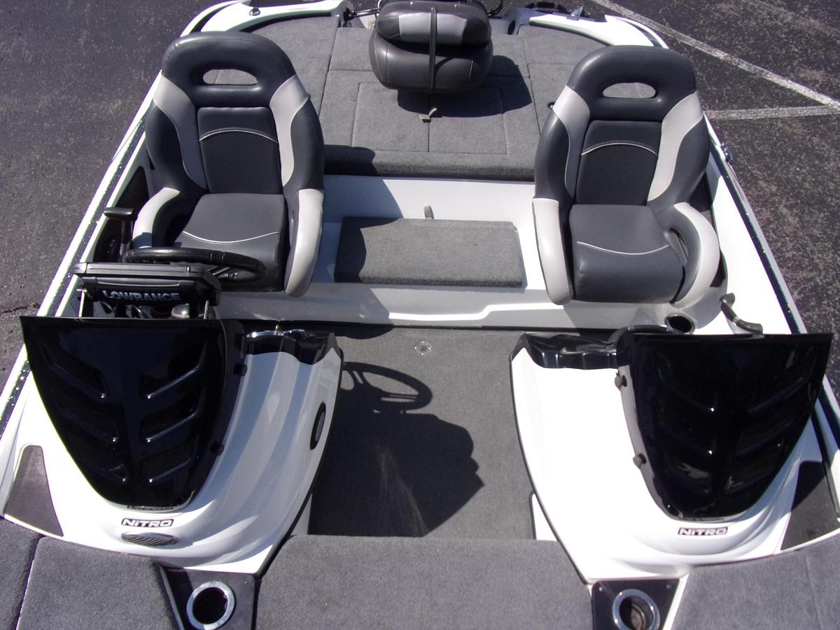 Used 2017 Nitro Z 18 DUAL CONSOLE with low hour MERCURY 150 4-stroke