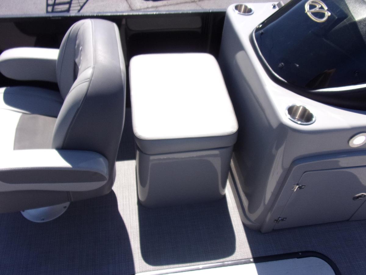 Used 2024 Veranda VF22F4 triple log with Yamaha F 150 LC and trailer