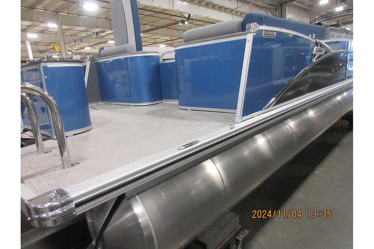 2025 Avalon Catalina 23' Quad Lounger triple log with Suzuki 250