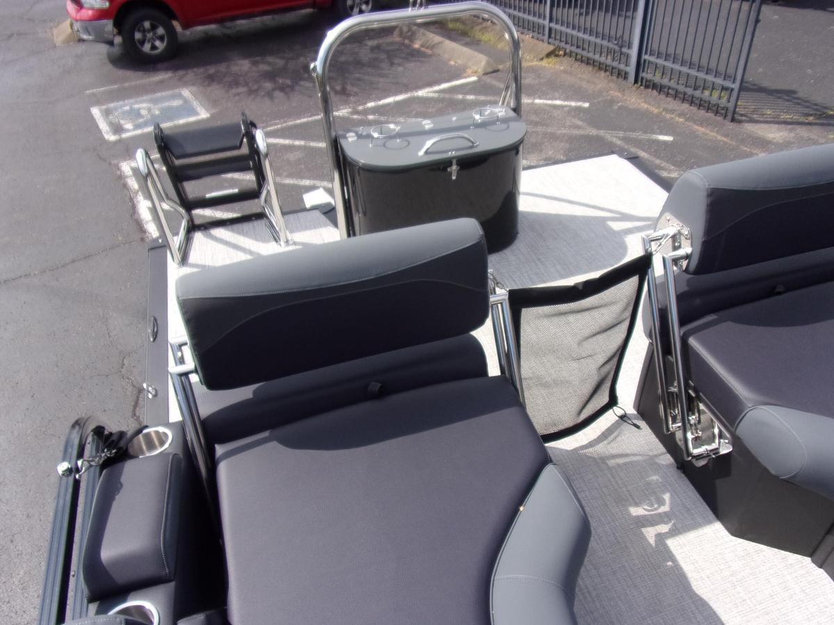 2026 Avalon 23 LSZ Quad Lounger Shift triple log with Suzuki DF 250 SS 4-stroke