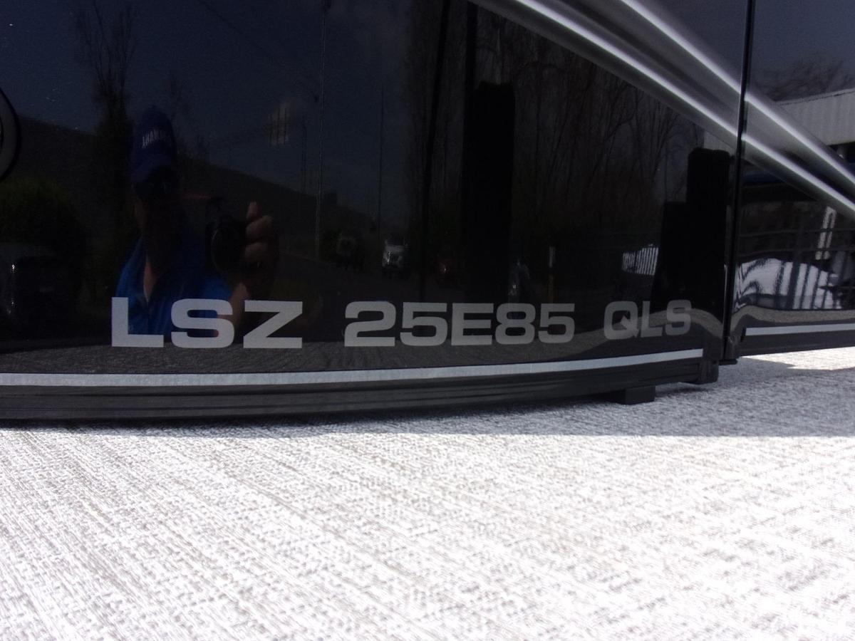 2026 Avalon 23 LSZ Quad Lounger Shift triple log with Suzuki DF 250 SS 4-stroke