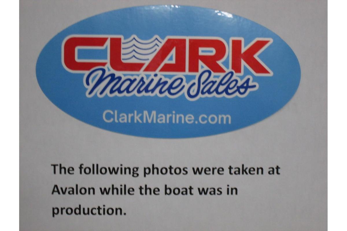 2025 Avalon 25 LSZ Quad Lounger Shift triple log with Mercury 250 Pro XS 4-stroke