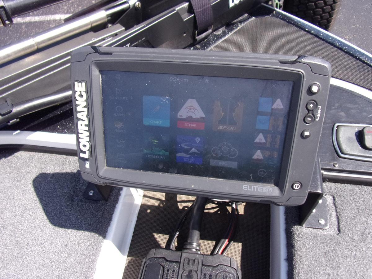 Used 2017 Nitro Z 18 DUAL CONSOLE with low hour MERCURY 150 4-stroke