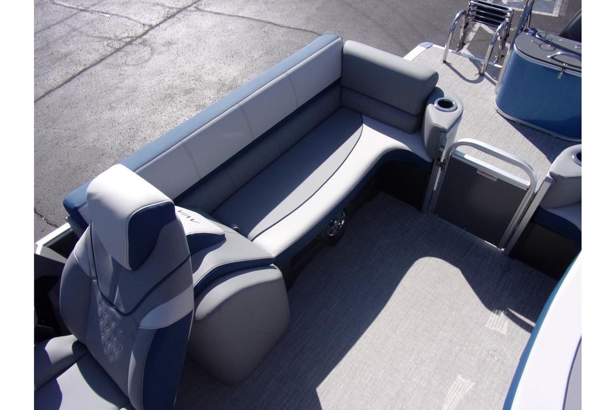 2025 Avalon Catalina 23' Quad Lounger triple log with Suzuki 250