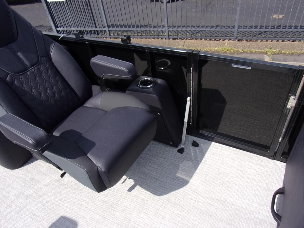 2026 Avalon 23 LSZ Quad Lounger Shift triple log with Suzuki DF 250 SS 4-stroke