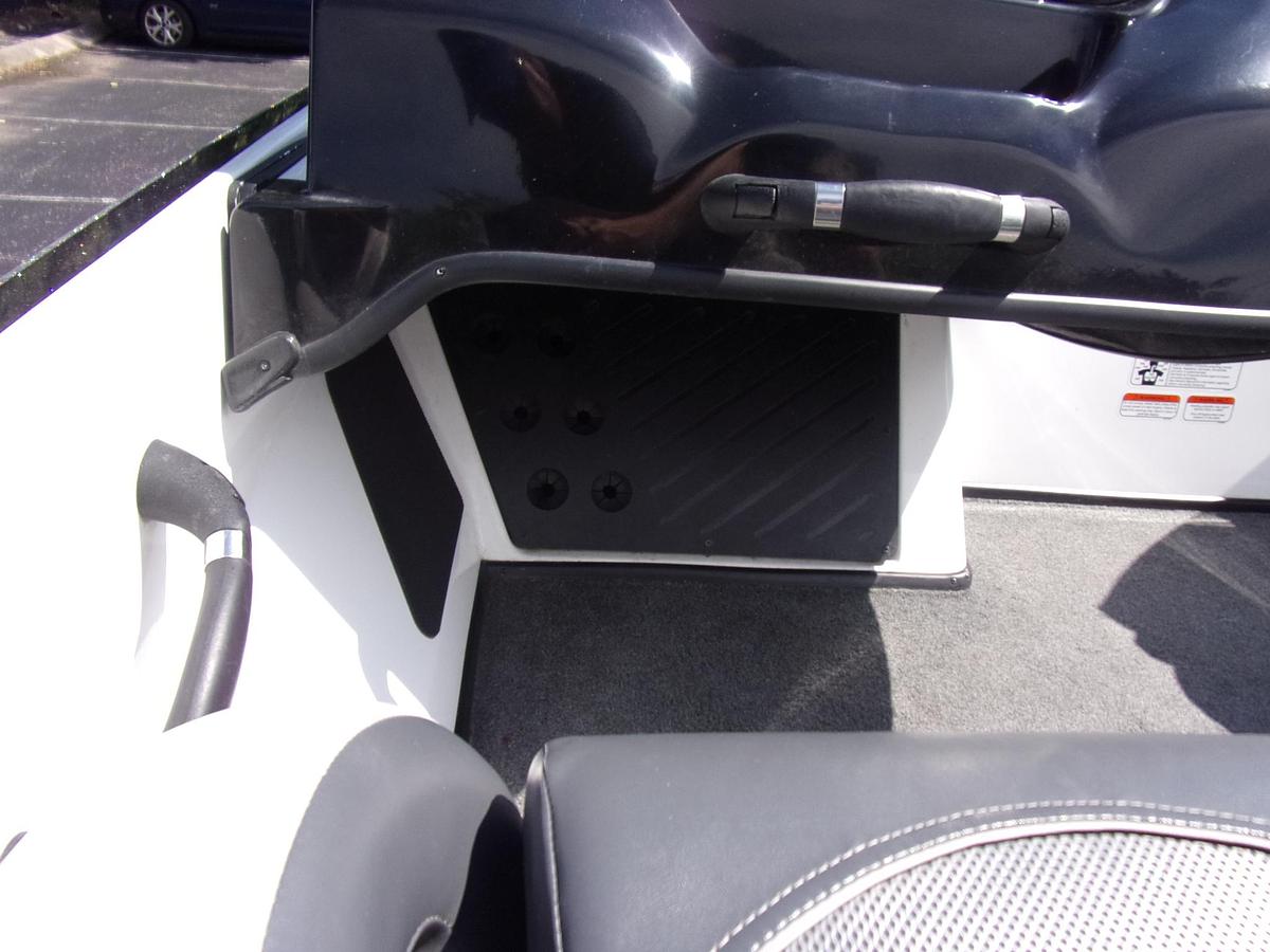 Used 2017 Nitro Z 18 DUAL CONSOLE with low hour MERCURY 150 4-stroke