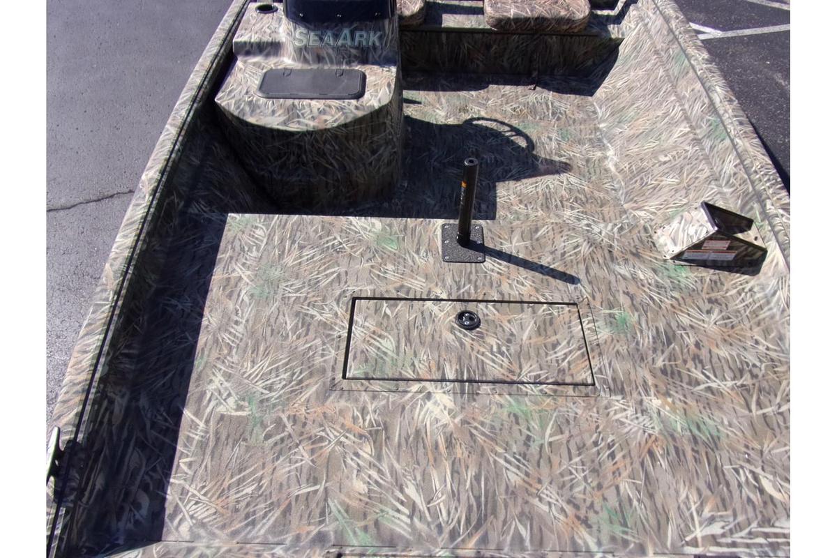 2025 SeaArk Phantom 20 XV Side Console