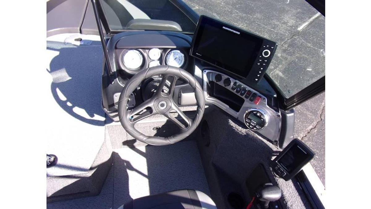 Used 2023 Lund 1875 Impact XS