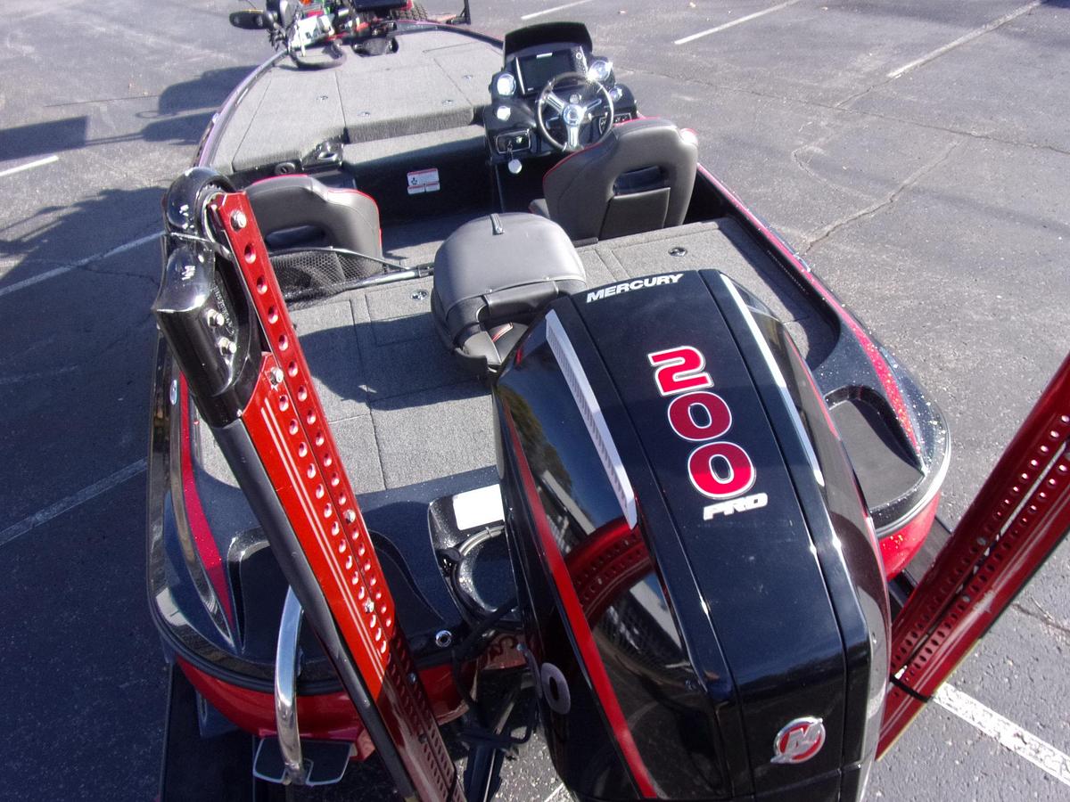 Used 2019 Nitro Z 19 with 200 4-stroke, Spot Lock, 10' Blades, 3 H'Bird units