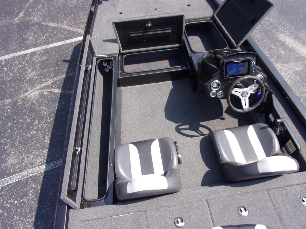 Used 2021 Vexus AVX 189 C with Mercury 115 Pro XS 4-stroke