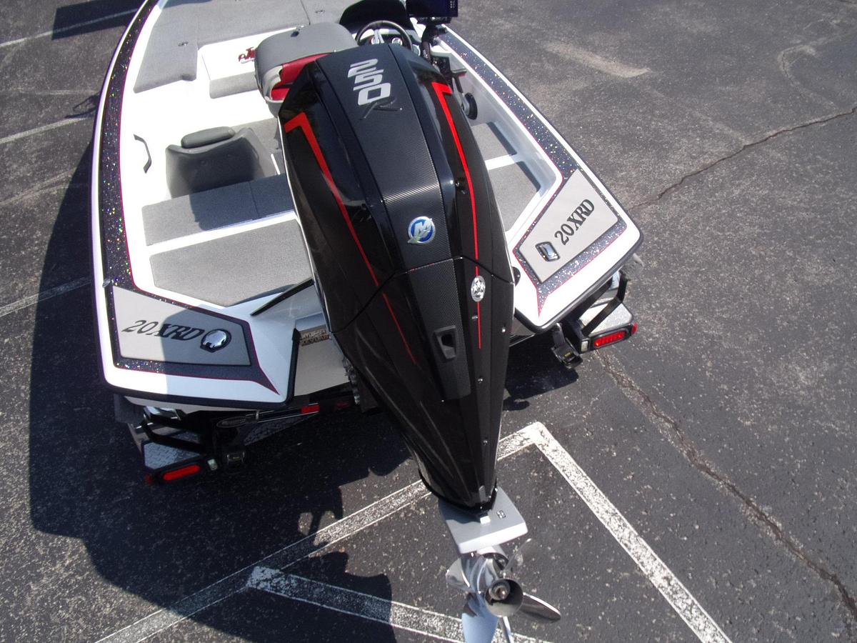 Used 2017 Bullet 20 XRD - with Spot Lock, turret pole, 3 units, Livescope and more