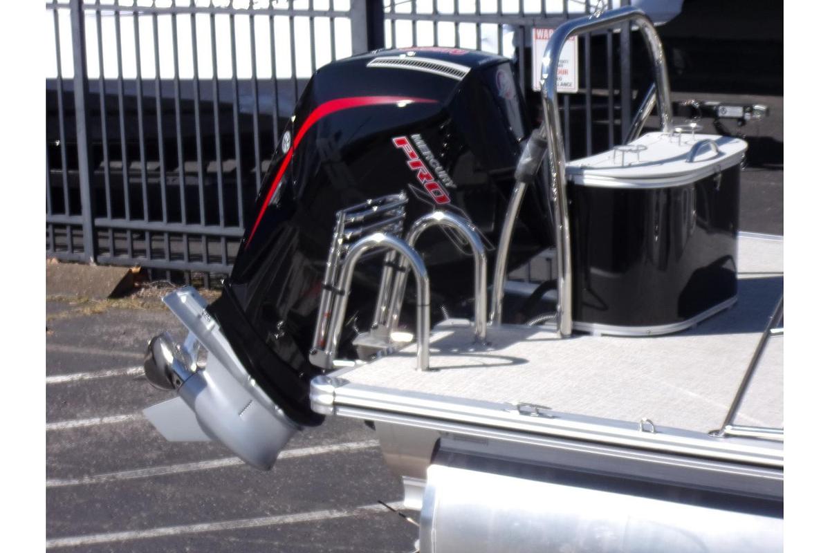 2025 Avalon Catalina 23' Quad Lounger Shift triple log with a Mercury 250 Pro XS