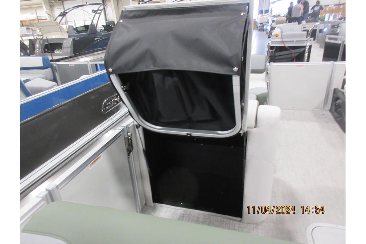 2025 Avalon Catalina 23' Quad Lounger Shift triple log with a Mercury 250 Pro XS