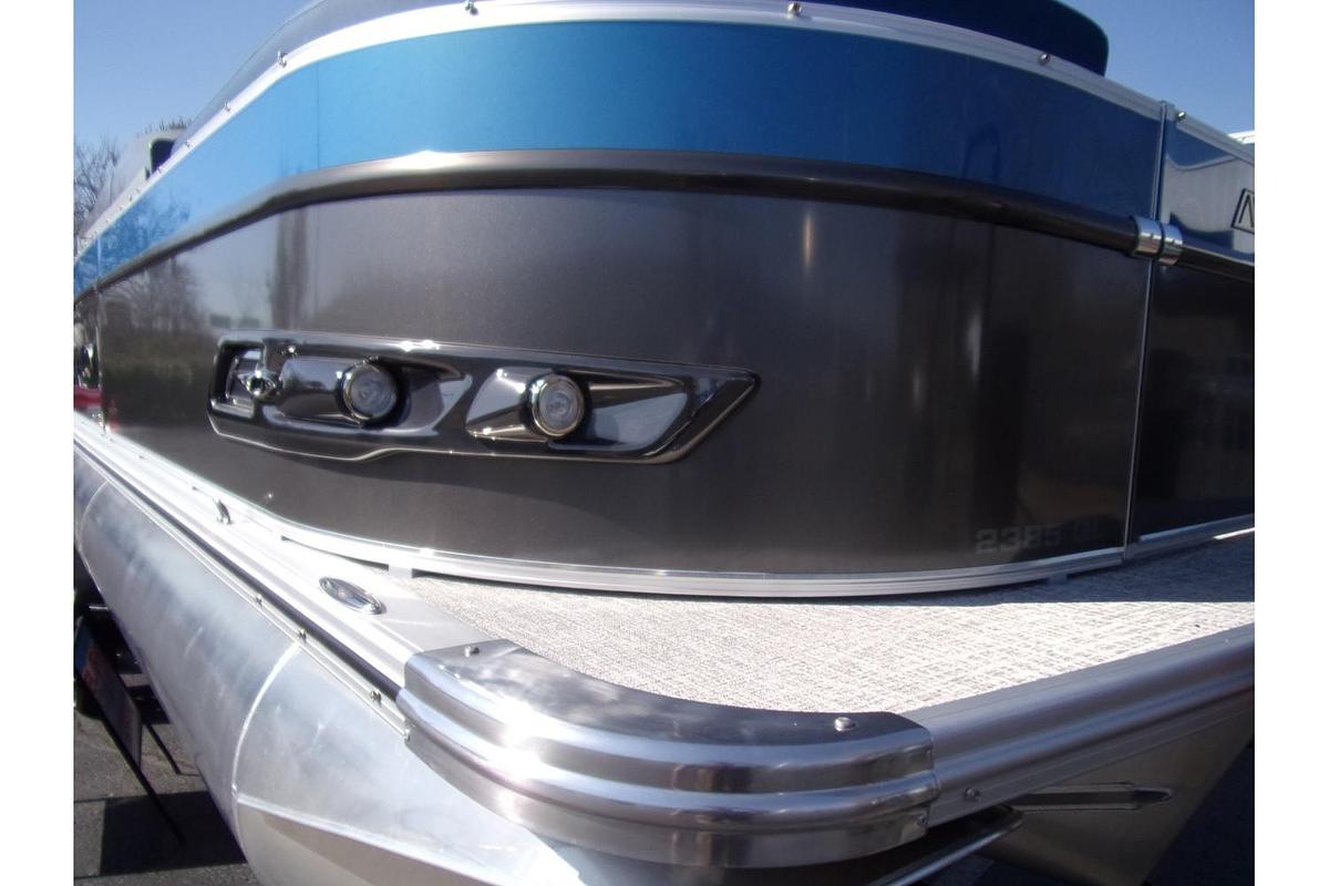 2025 Avalon Catalina 23' Quad Lounger triple log with Suzuki 250