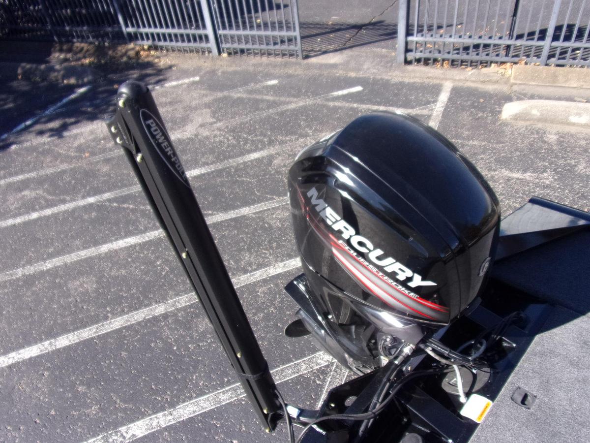 Used 2017 Tracker 175 TXW with Mercury 75 4-stroke, brand new carpet, Garmin 93 SV and Power Pole