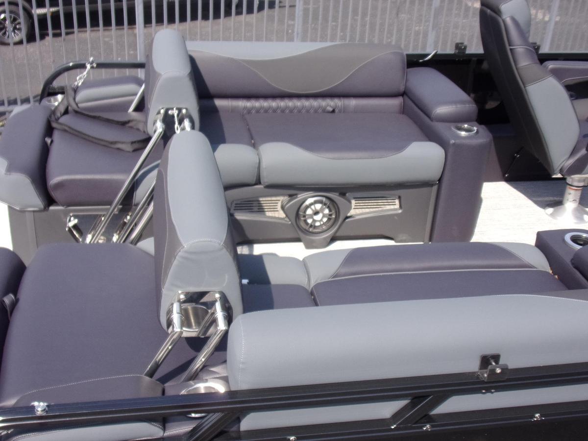 2026 Avalon 23 LSZ Quad Lounger Shift triple log with Suzuki DF 250 SS 4-stroke