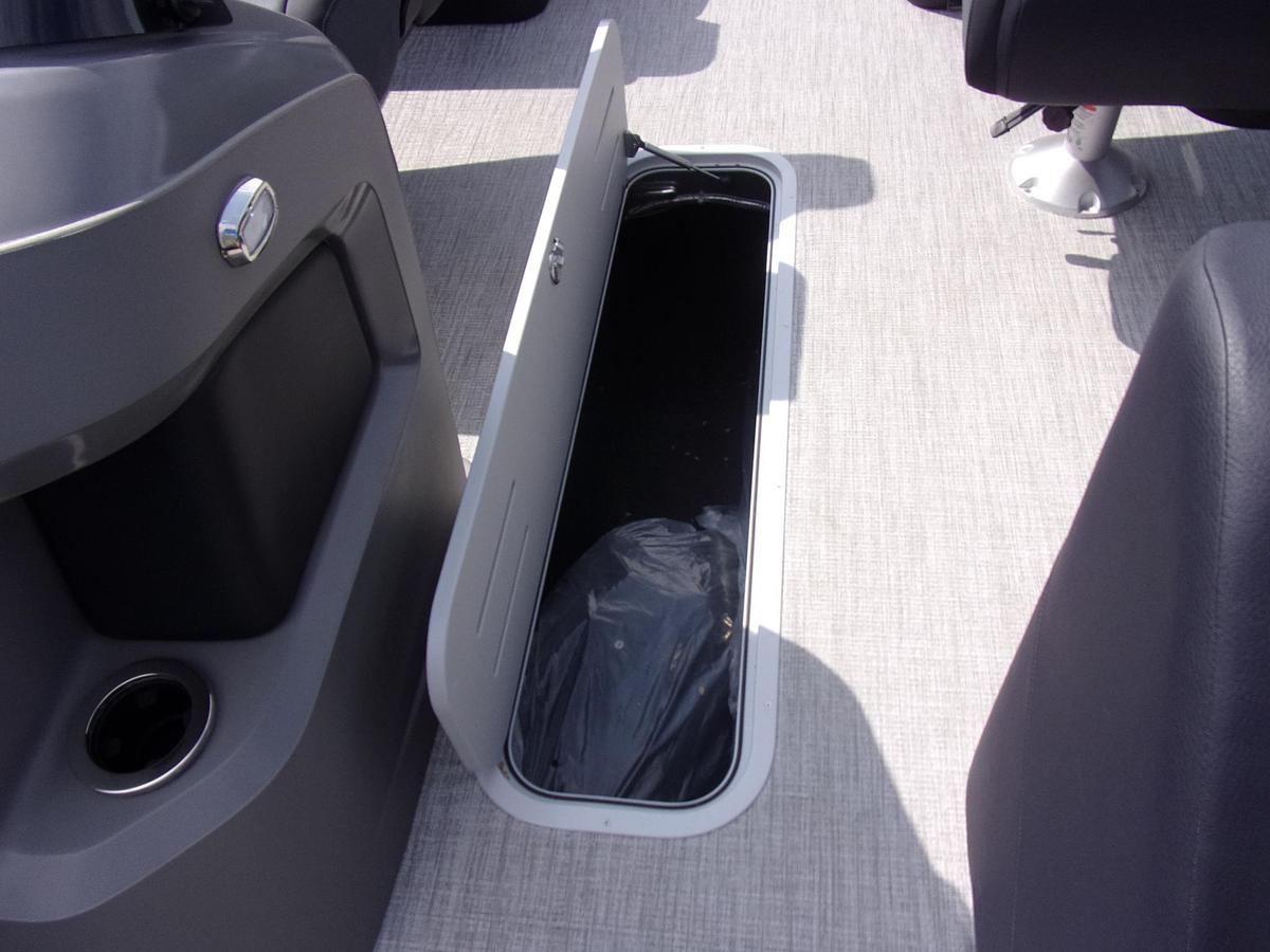 2026 Avalon 23 LSZ Quad Lounger Shift triple log with Suzuki DF 250 SS 4-stroke