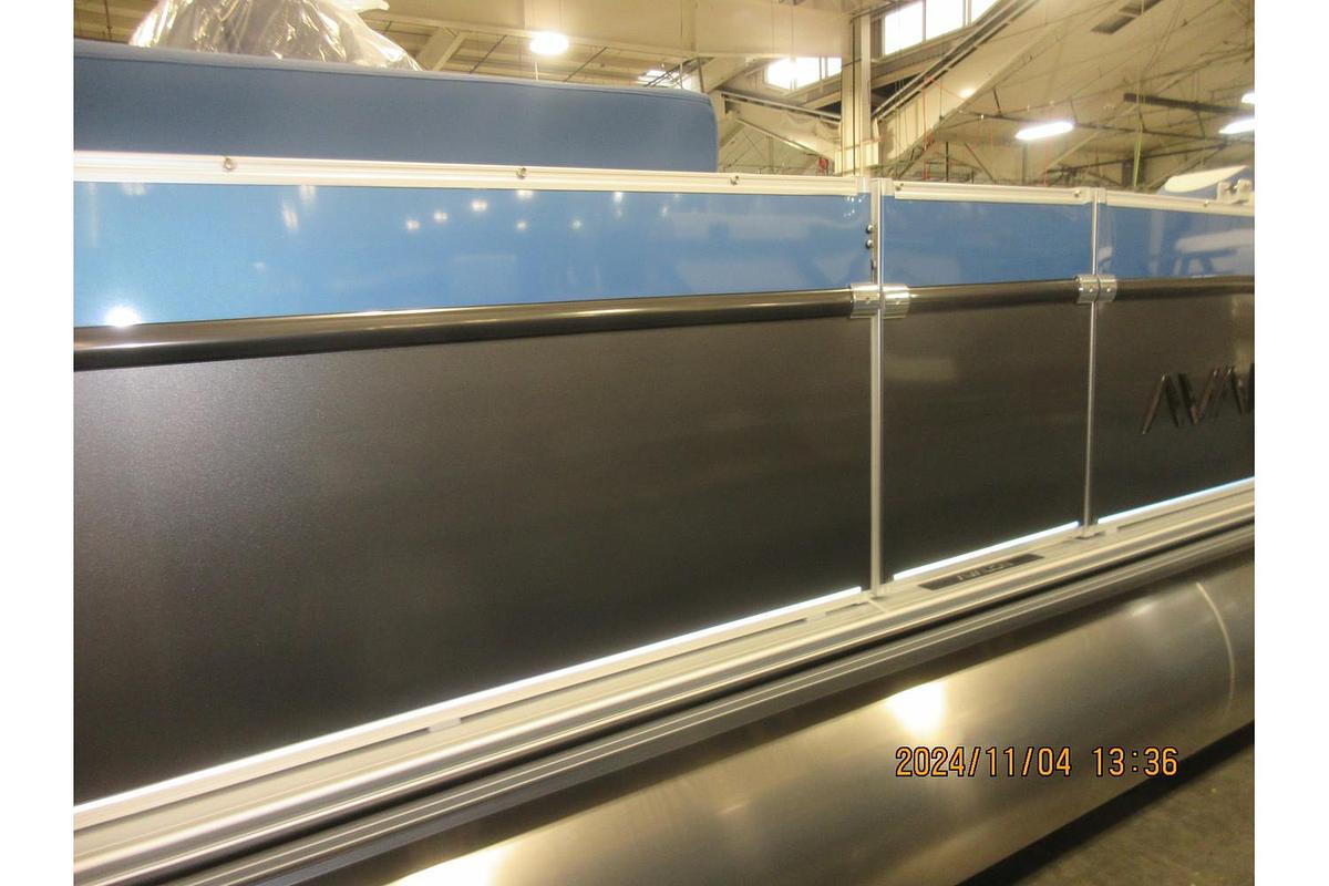 2025 Avalon Catalina 23' Quad Lounger triple log with Suzuki 250