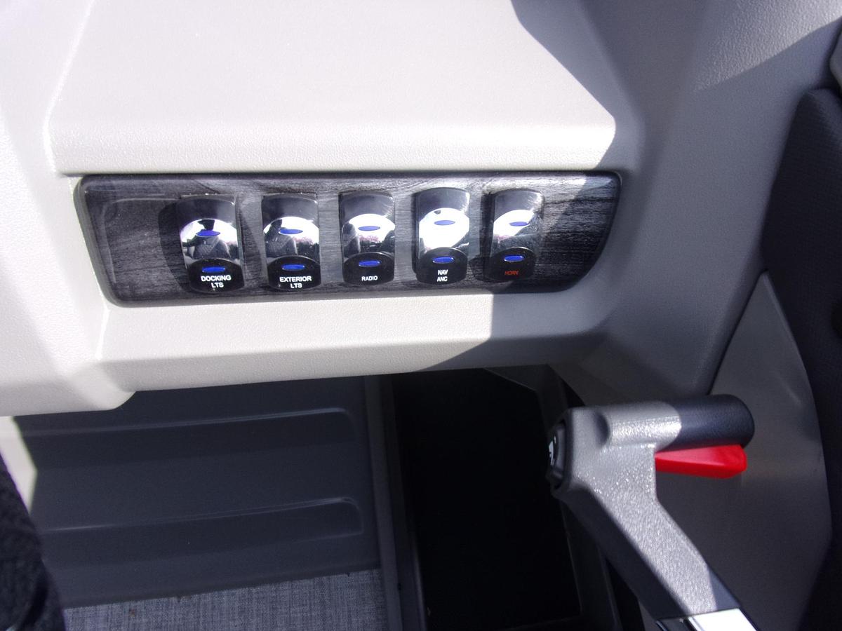 2026 Avalon 23 LSZ Quad Lounger Shift triple log with Suzuki DF 250 SS 4-stroke