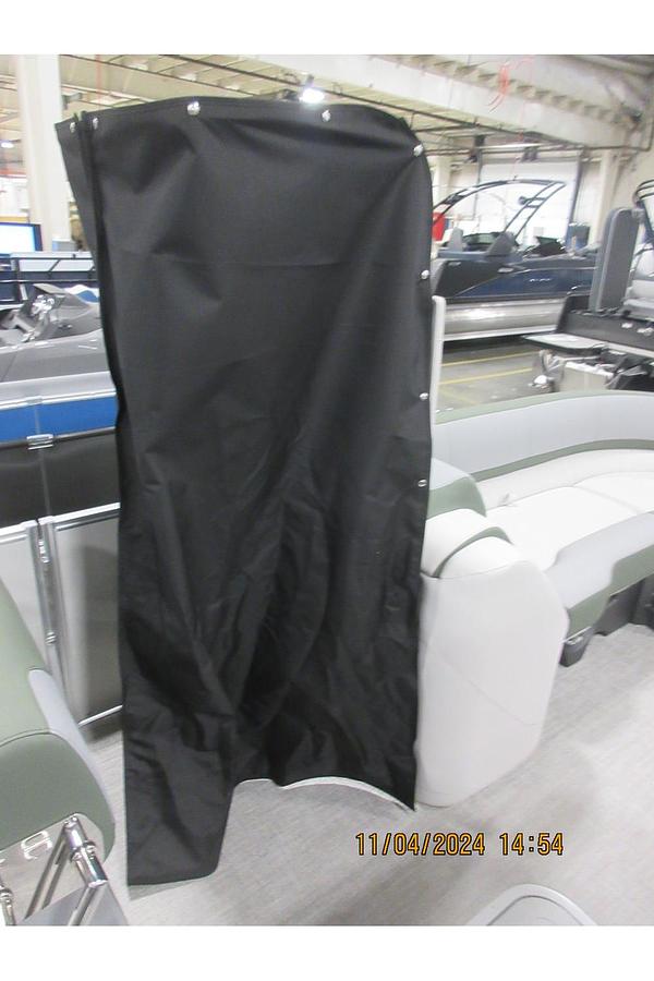 2025 Avalon Catalina 23' Quad Lounger Shift triple log with a Mercury 250 Pro XS