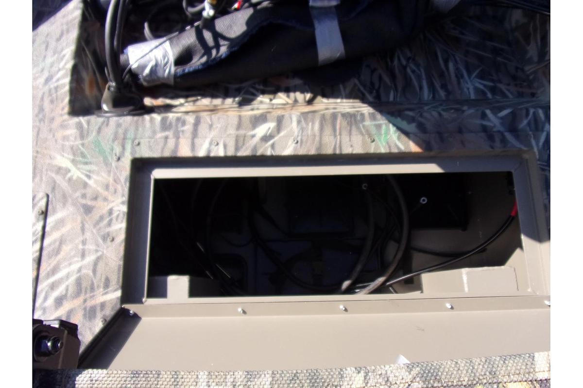 2025 SeaArk Phantom 20 XV Side Console