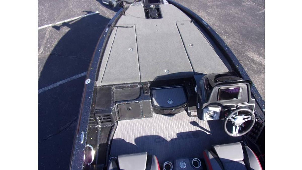 Caymas NEW 2023 CX 19 with a Mercury 225 Pro XS