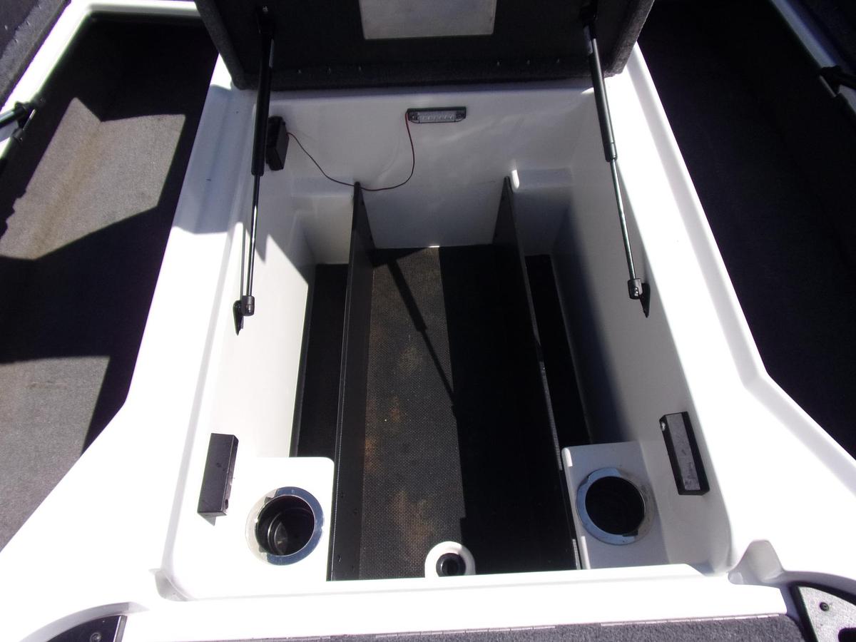 Used 2017 Nitro Z 18 DUAL CONSOLE with low hour MERCURY 150 4-stroke