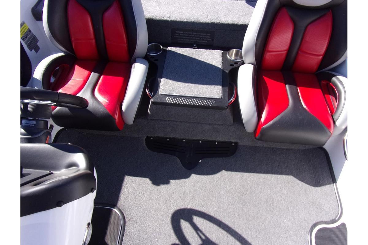 Used 2018 Phoenix Boats 618 Pro - like new with only 20 hours!