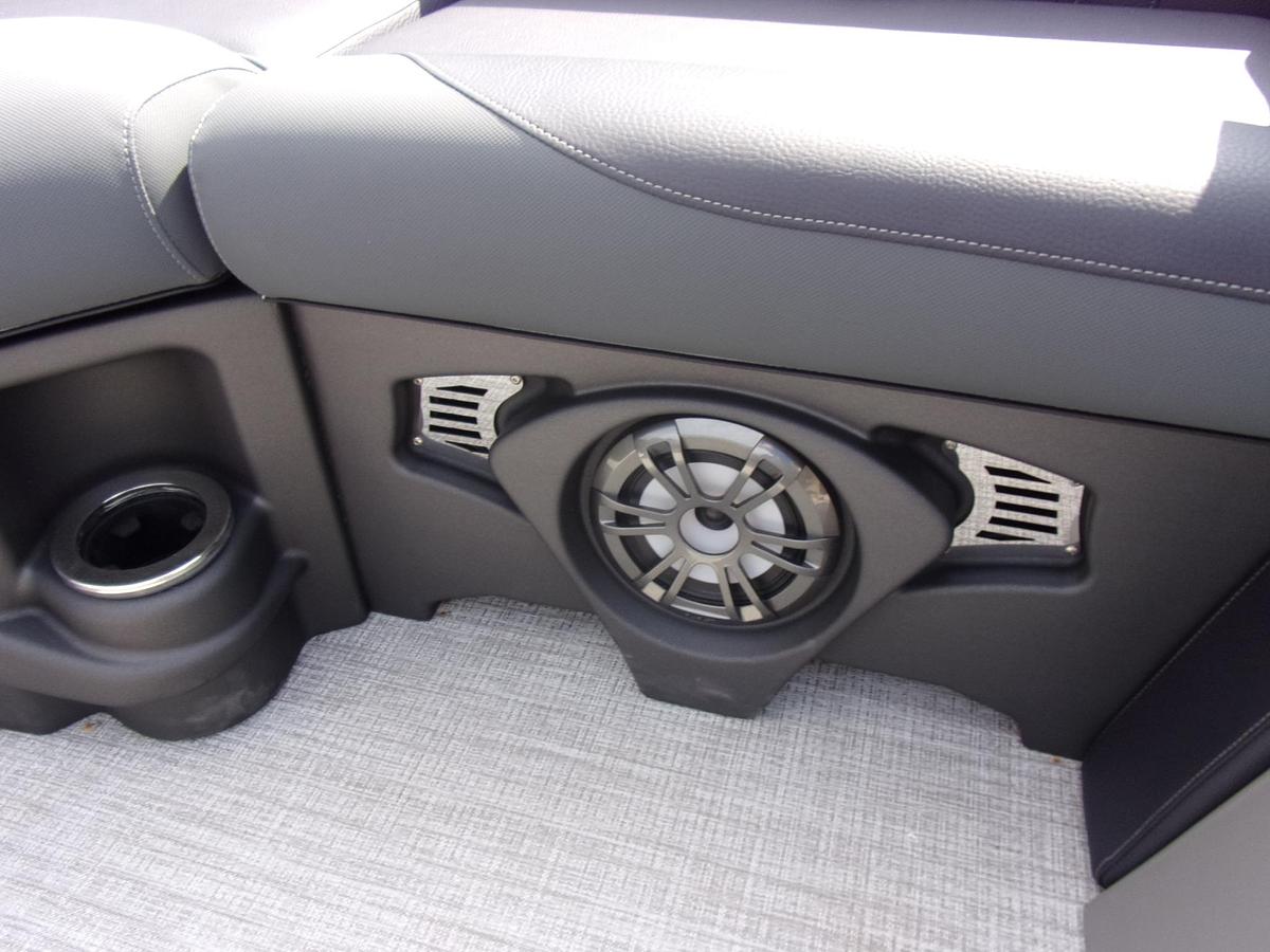 2026 Avalon 23 LSZ Quad Lounger Shift triple log with Suzuki DF 250 SS 4-stroke