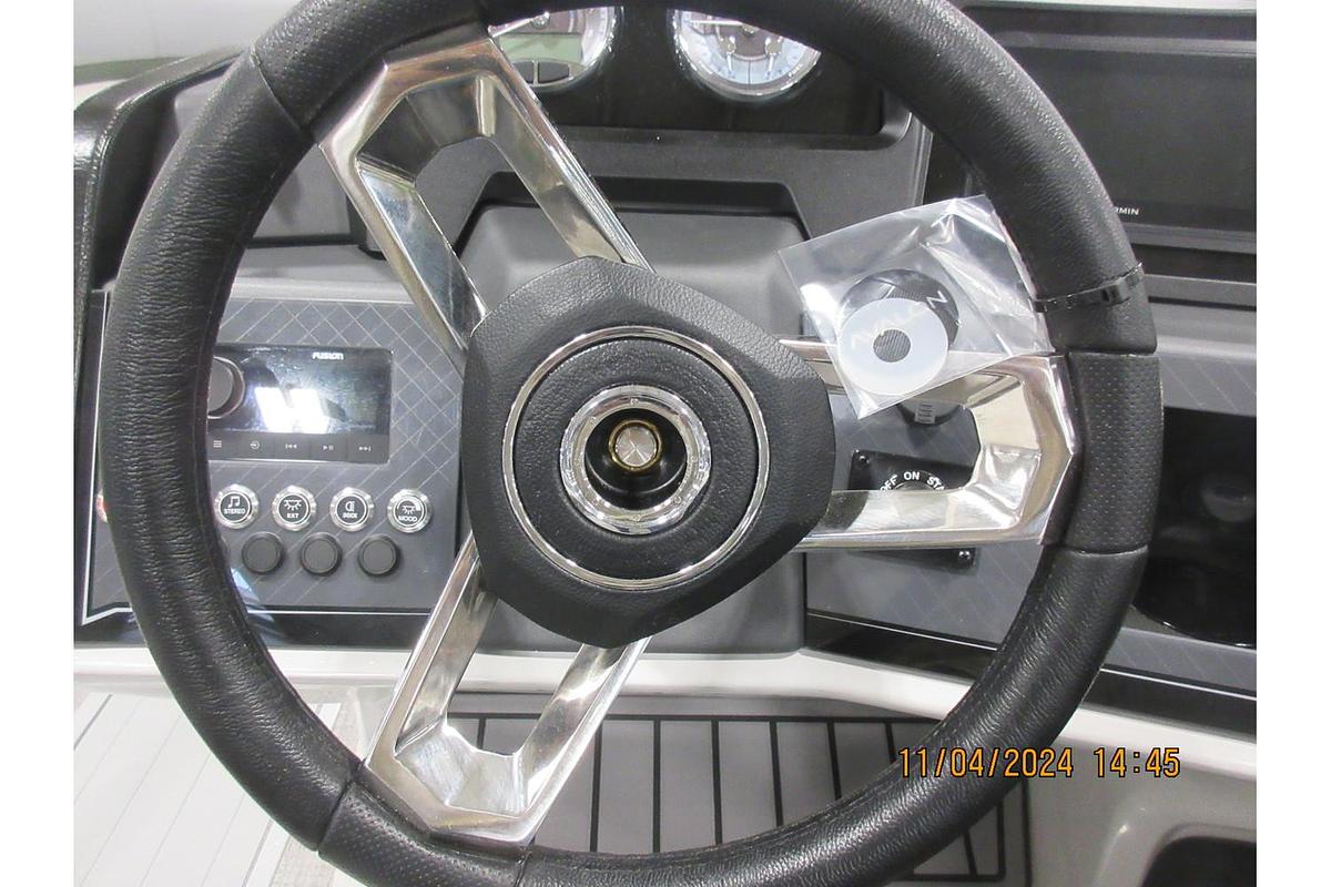 2025 Avalon Catalina 23' Quad Lounger Shift triple log with a Mercury 250 Pro XS