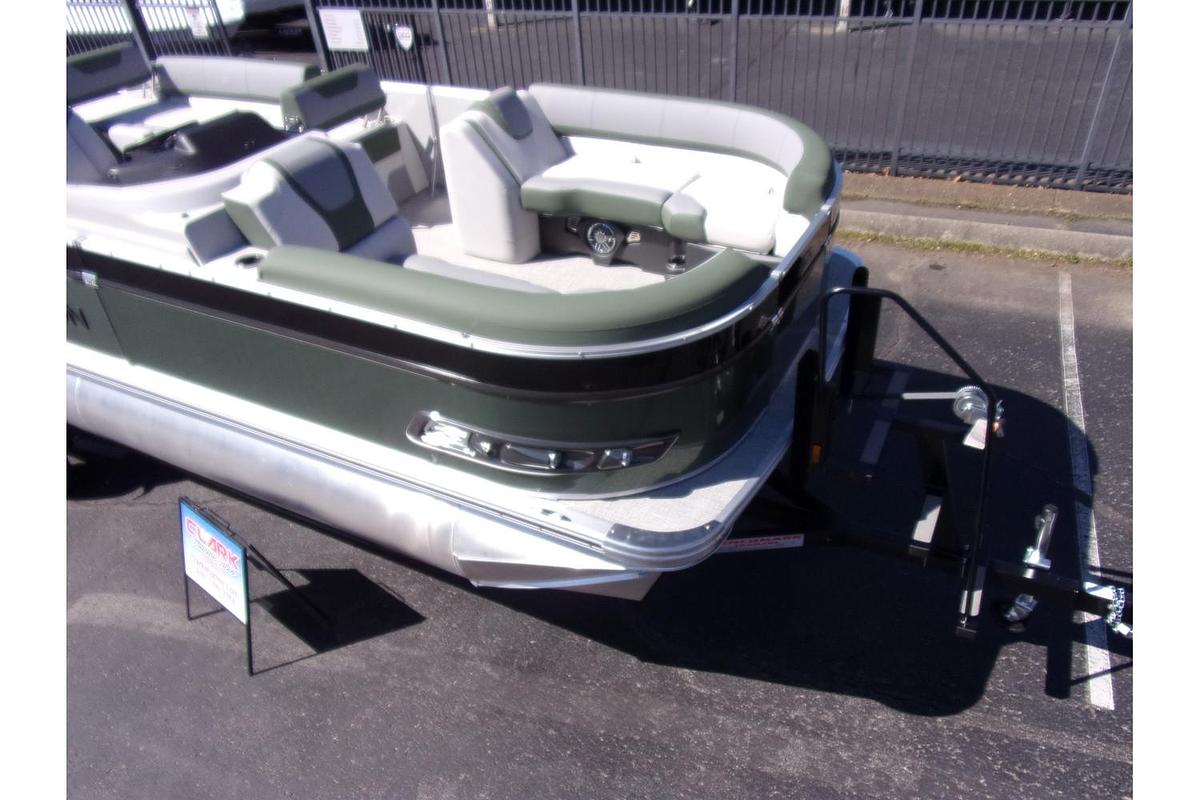 2025 Avalon Catalina 23' Quad Lounger Shift triple log with a Mercury 250 Pro XS