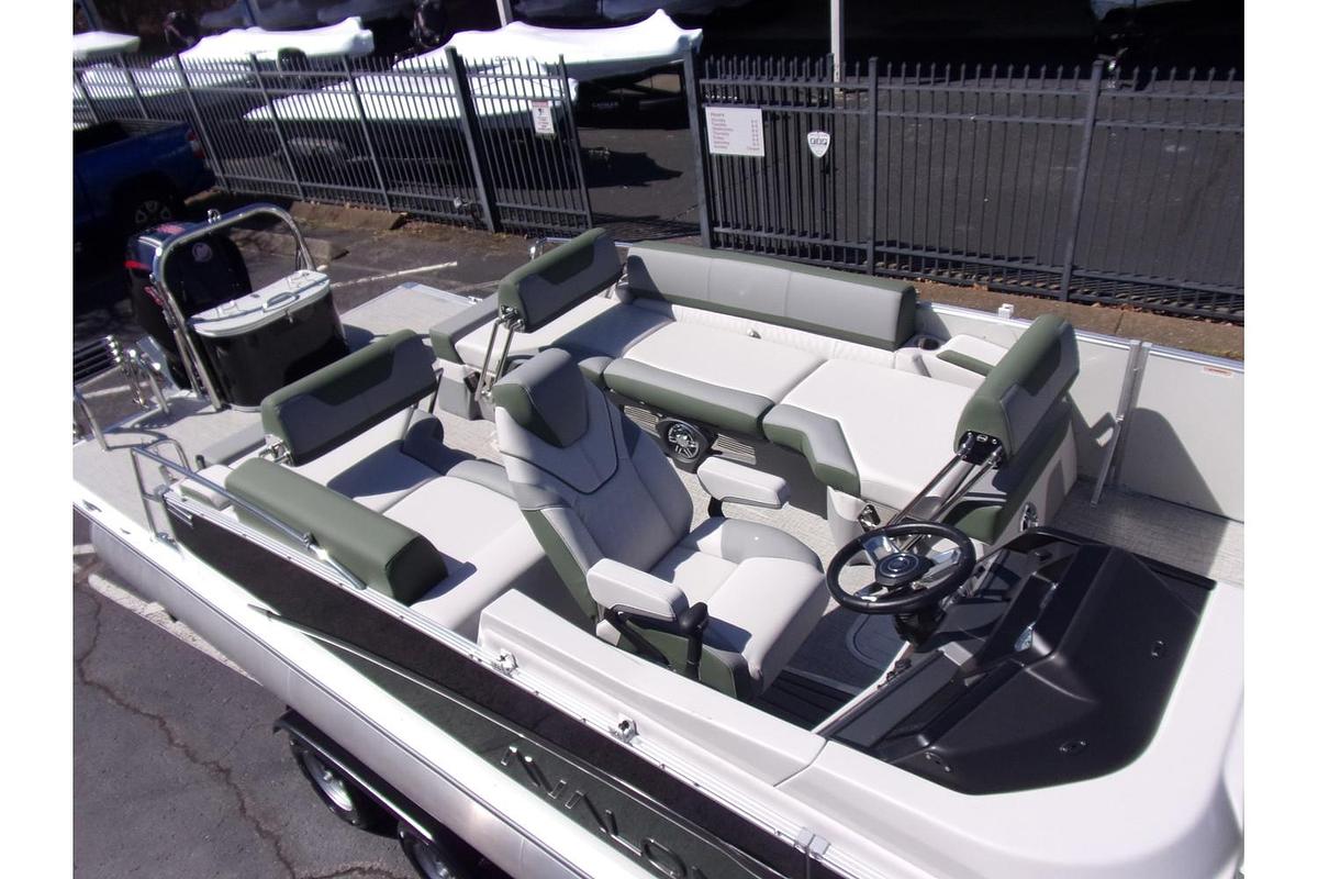 2025 Avalon Catalina 23' Quad Lounger Shift triple log with a Mercury 250 Pro XS