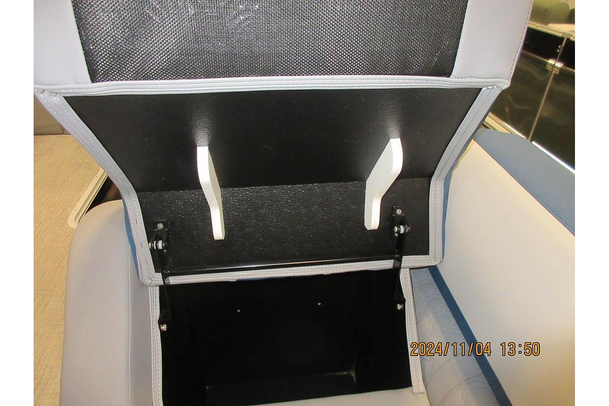 2025 Avalon Catalina 23' Quad Lounger triple log with Suzuki 250