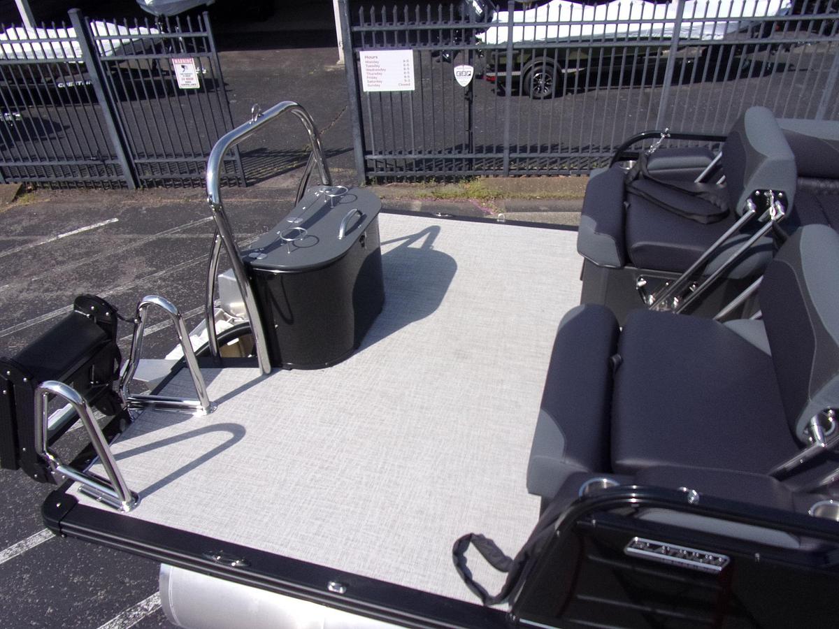 2026 Avalon 23 LSZ Quad Lounger Shift triple log with Suzuki DF 250 SS 4-stroke