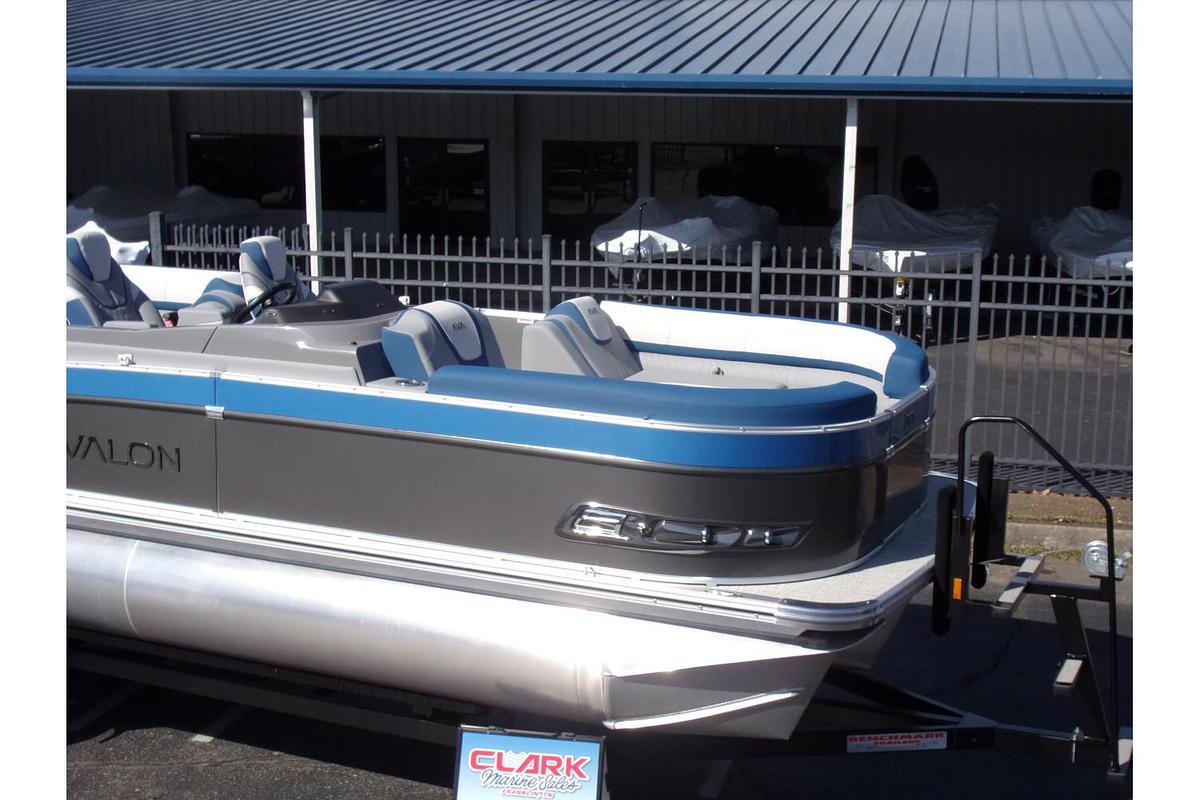 2025 Avalon Catalina 23' Quad Lounger triple log with Suzuki 250