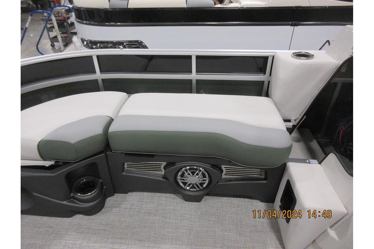 2025 Avalon Catalina 23' Quad Lounger Shift triple log with a Mercury 250 Pro XS