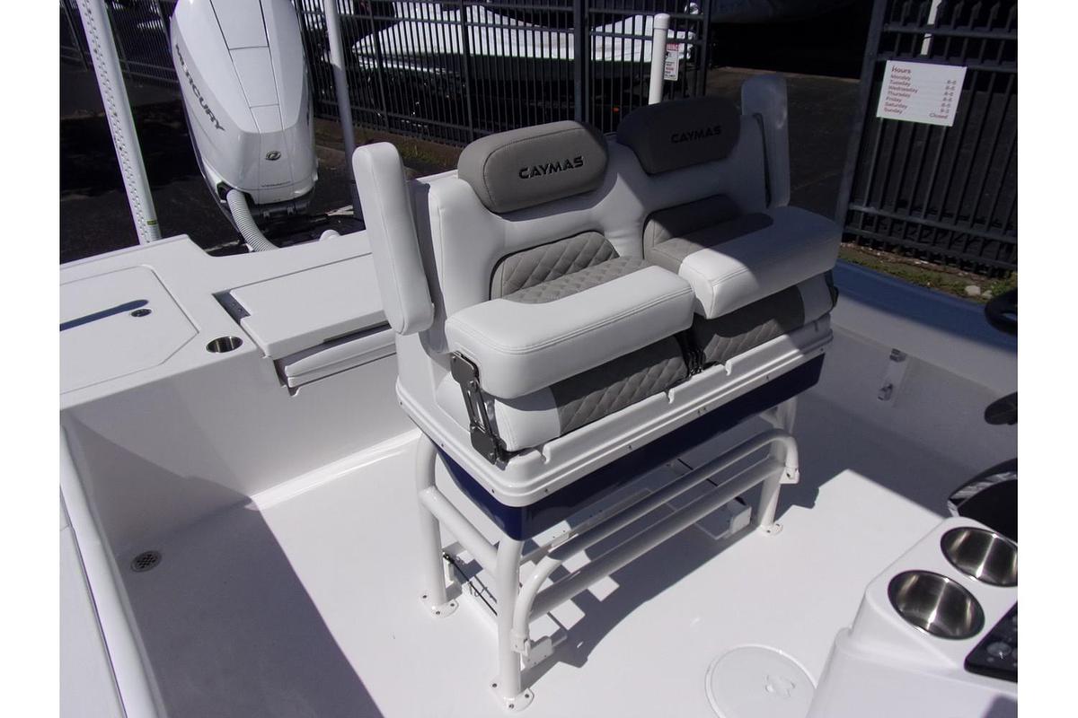 2025 Caymas 28 HB