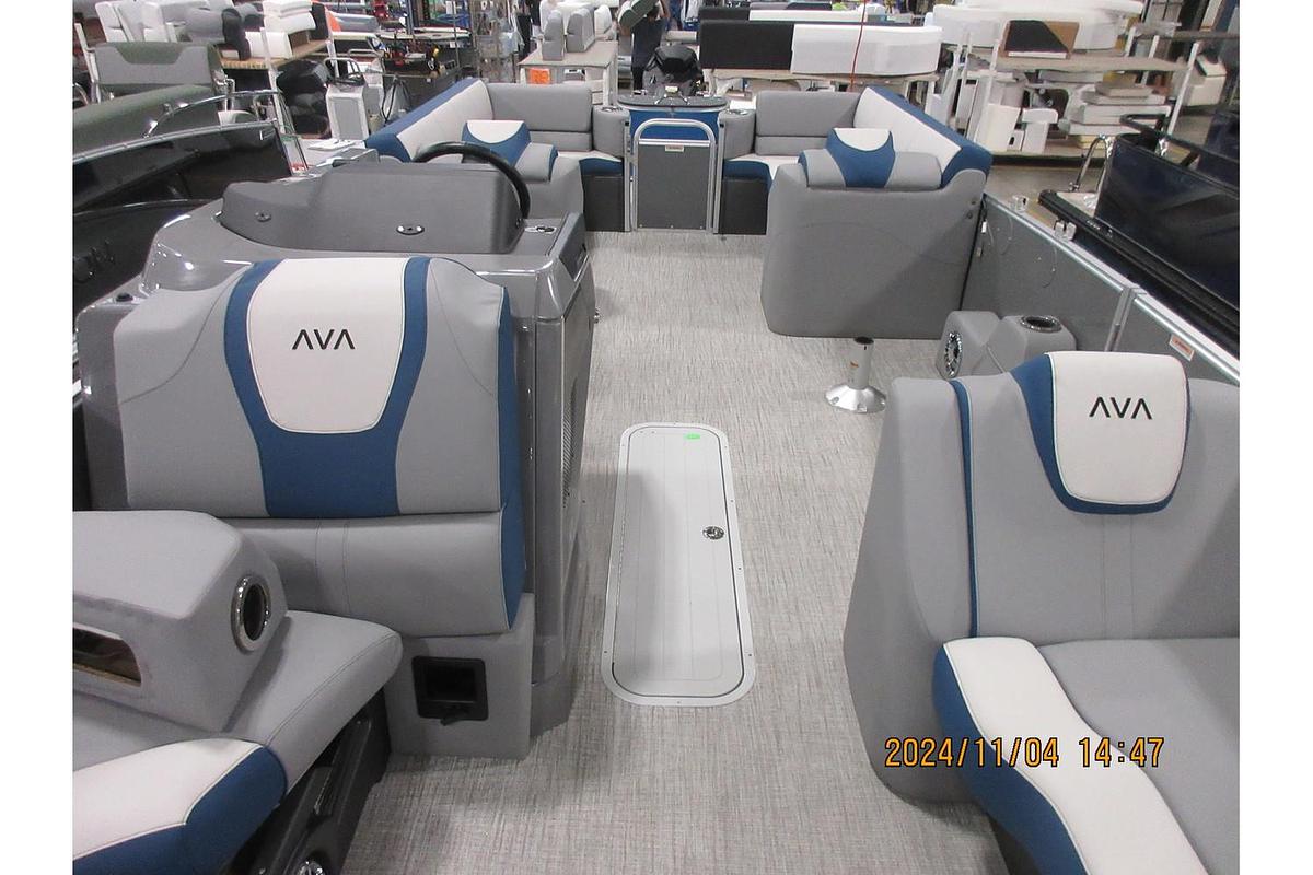 2025 Avalon Catalina 23' Quad Lounger triple log with Suzuki 250