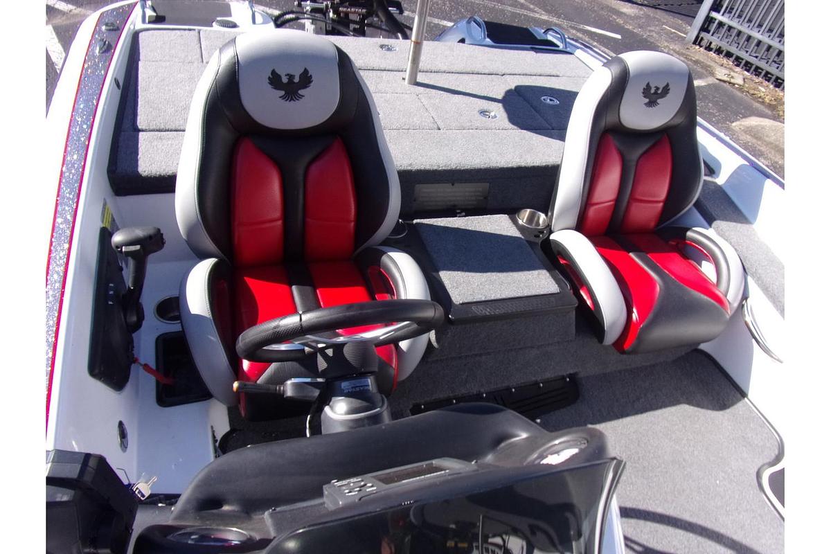 Used 2018 Phoenix Boats 618 Pro - like new with only 20 hours!